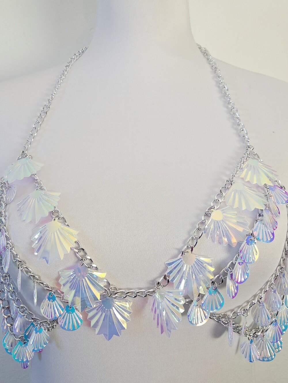 Silver body chain with iridescent shell charms decor - Picture 2 of 8